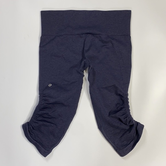 Lululemon Seamlessly Street Crop Legging Size 8 - Picture 2 of 7